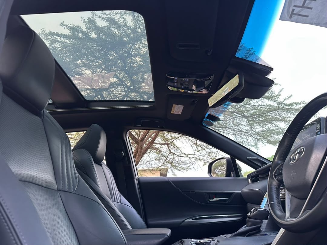 Toyota Harrier Hybrid thumbnail 5